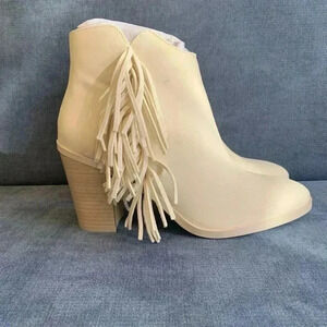 Woman’s Girl Mia White Fringe Block Heel Ankle Western New Booties Size 9